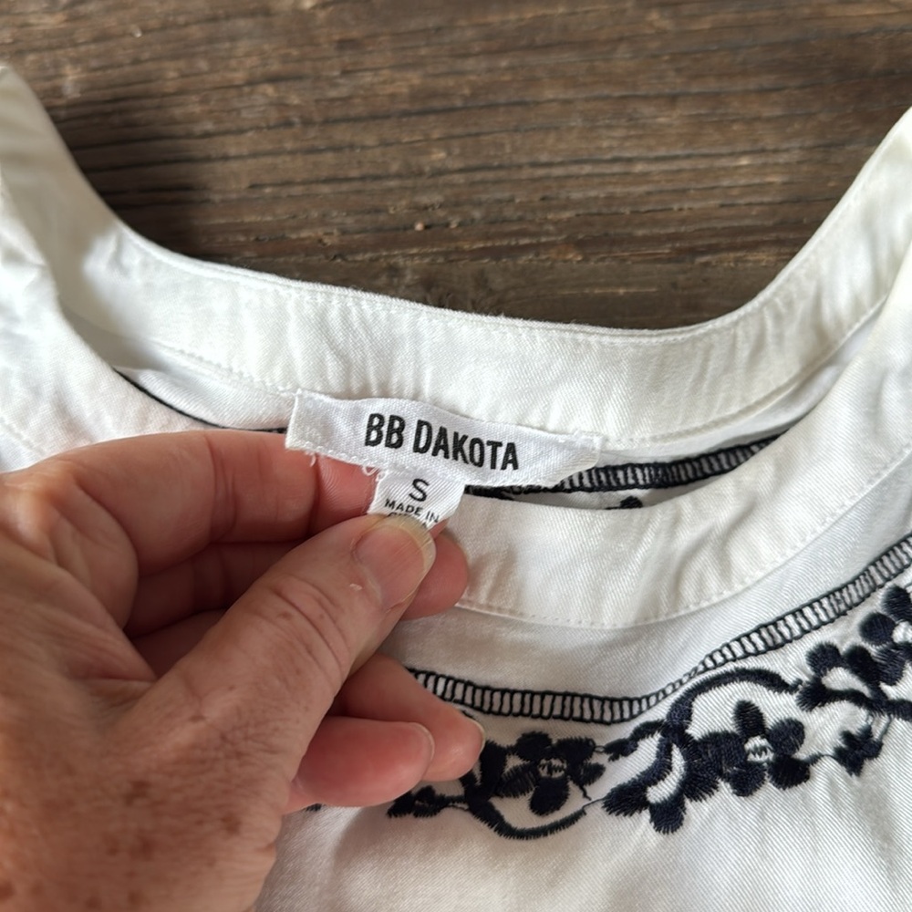 BB Dakota white embroidered mini dress cover-up EUC size small - Picture 10 of 10